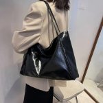 sac élégant en cuir noir pour les cours