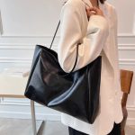 sac à main noir pour femme active
