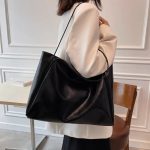 accessoire en cuir noir pour femme